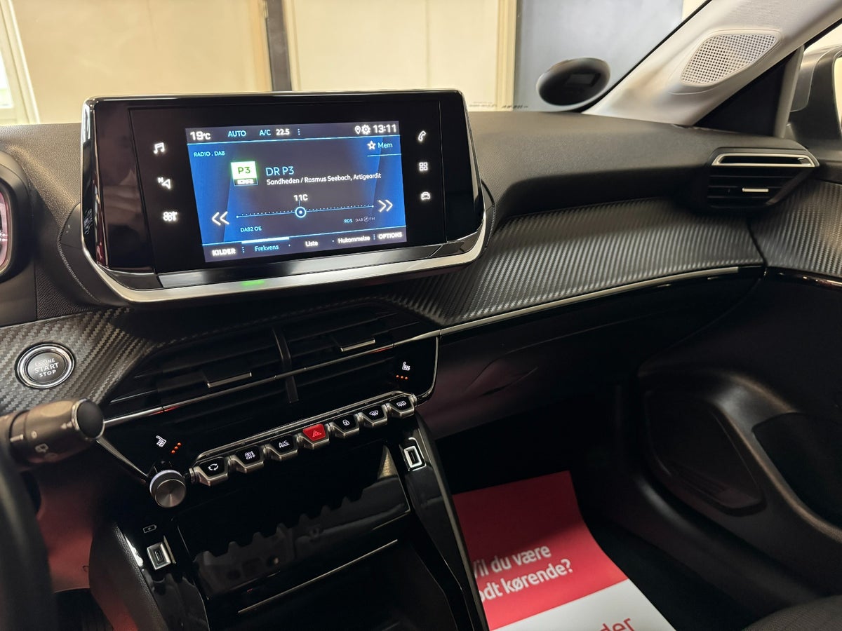 Peugeot 208 PureTech 100 Evolution Peugeot 208 PureTech 100 Evolution