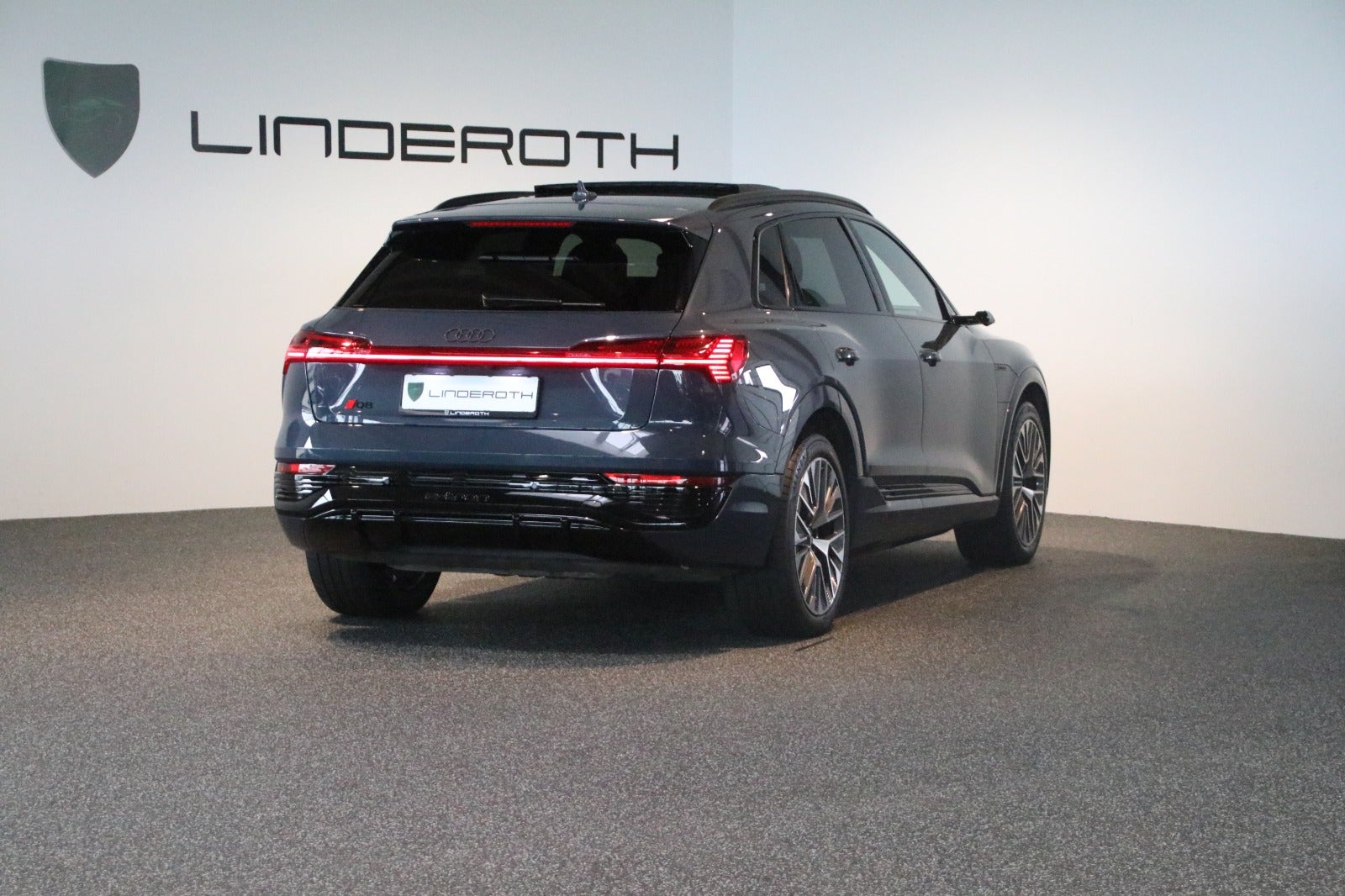 Audi Q8 e-tron 55 S-line quattro 5d - 2
