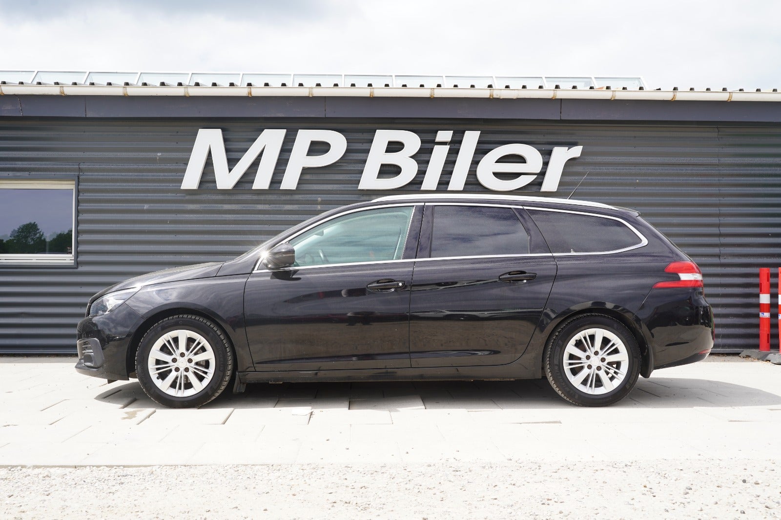 Billede af Peugeot 308 1,5 BlueHDi 130 Allure Sky SW