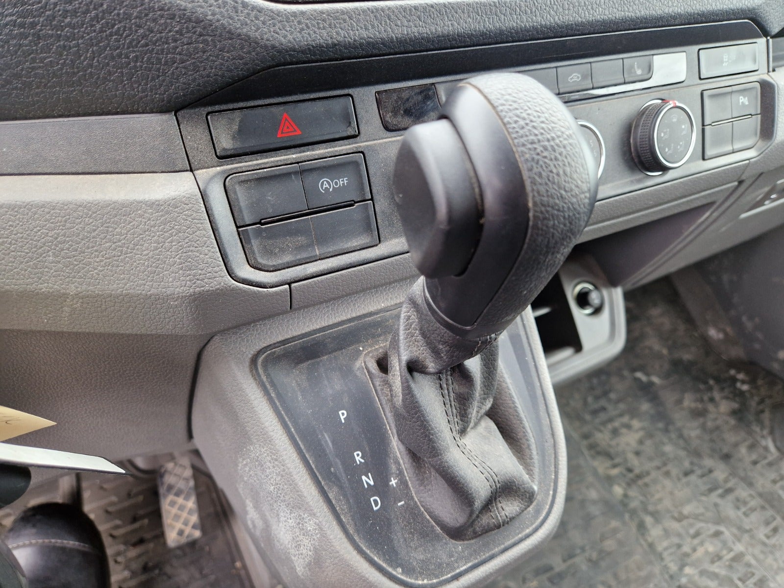 Billede af VW Crafter 35 2,0 TDi 177 Kassevogn L4H3