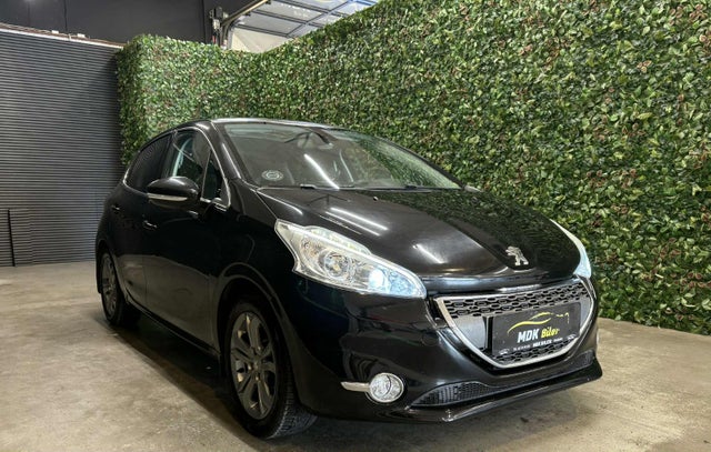 Peugeot 208 1,2 VTi Allure Sky