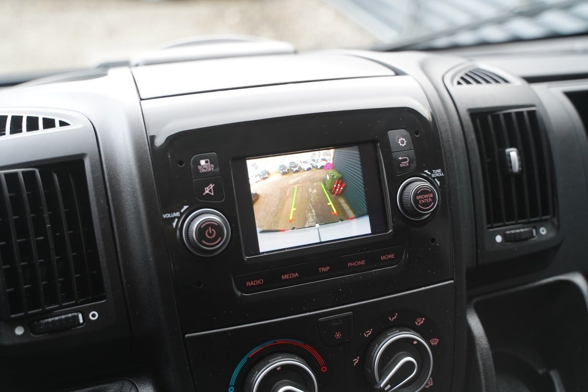 Billede af Citroën Jumper 35+ 2,2 BlueHDi 165 L2H2 FlexLine