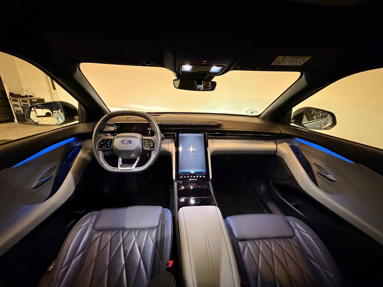 Ford Explorer Premium Extended Range