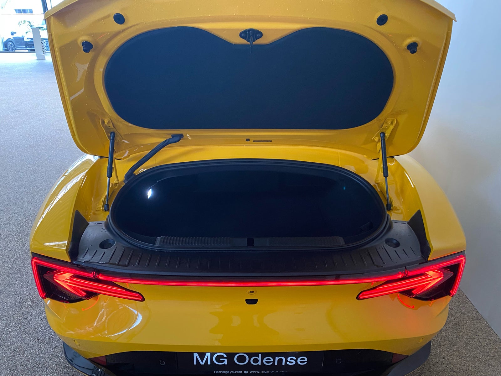 MG Cyberster Trophy Long Range