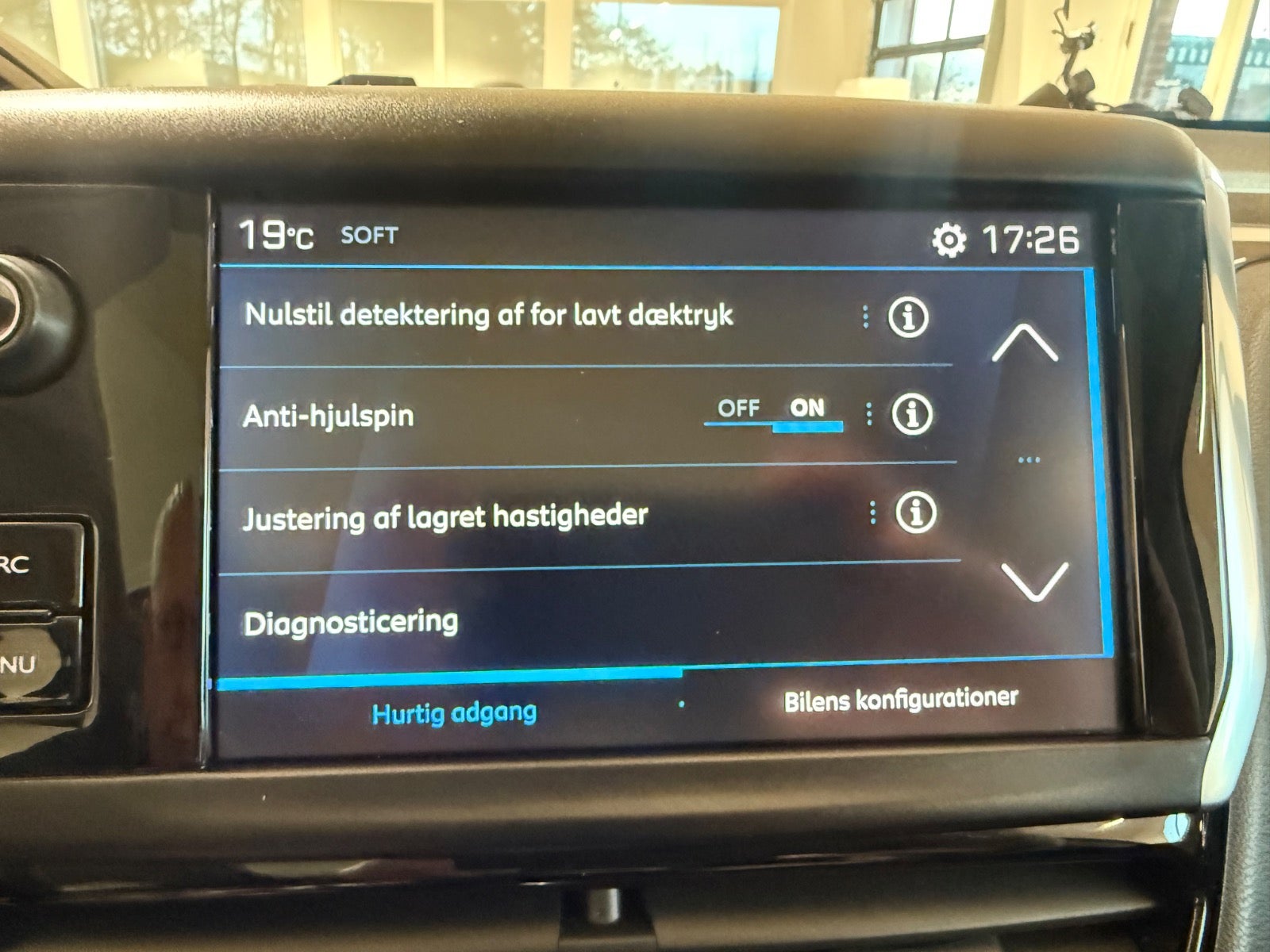 Peugeot 208 BlueHDi 100 Like Sky