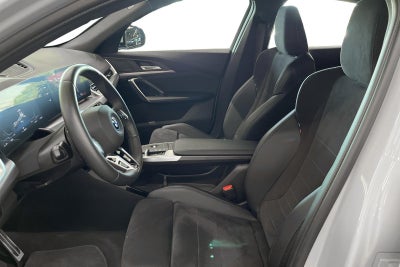 BMW iX2 eDrive20 M-Sport - 4