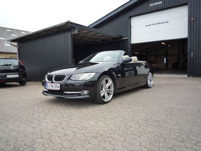 BMW 320d 2,0 Cabriolet aut. Diesel aut. Automatgear modelår 2011 km 157000 Sort ABS airbag startspær