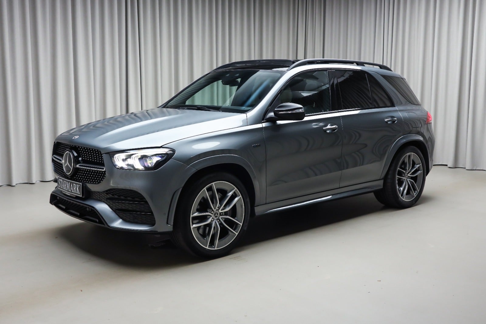 Mercedes-Benz GLE 350 de (1/8)