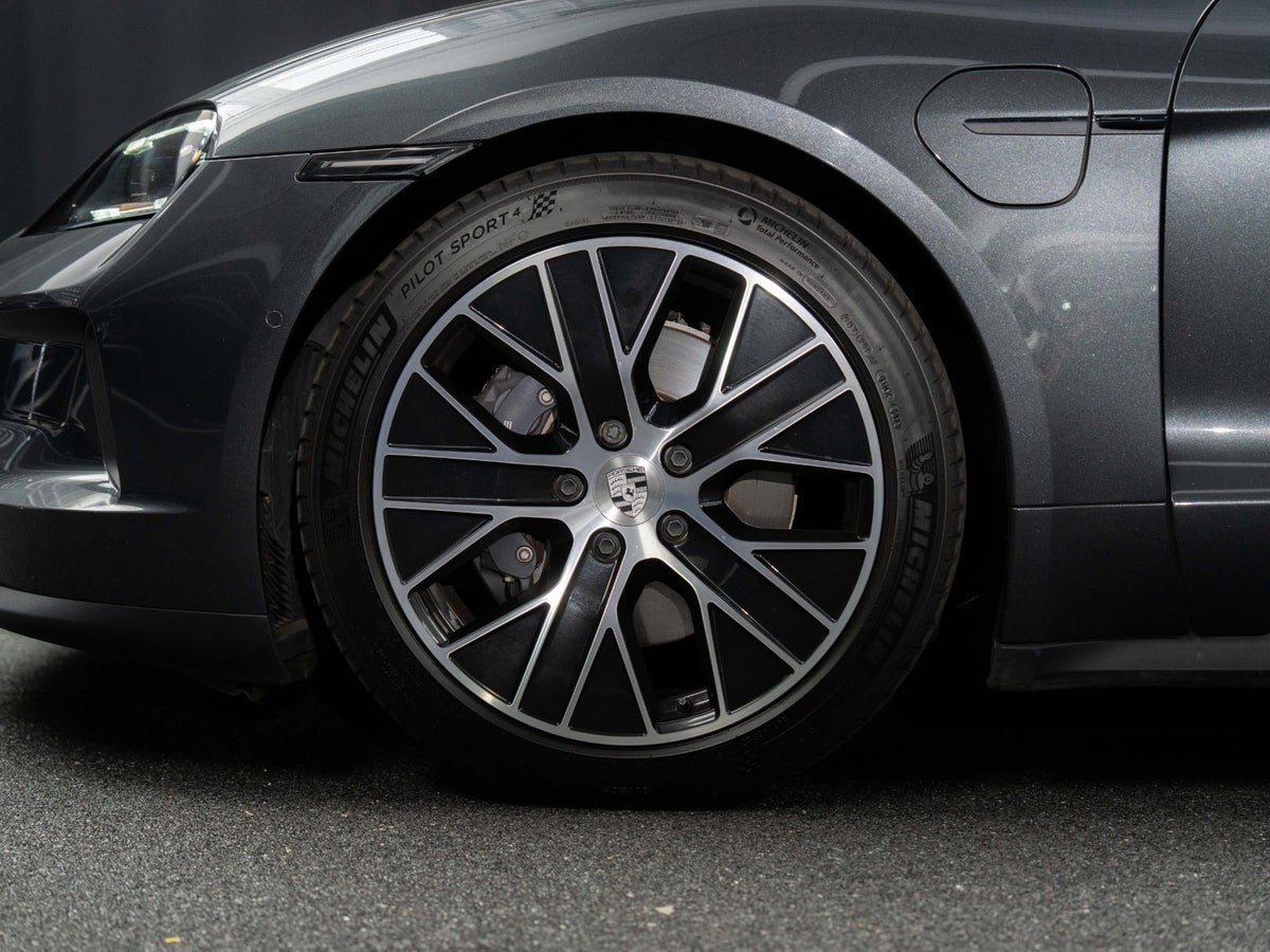 Gallery image 5 of 18