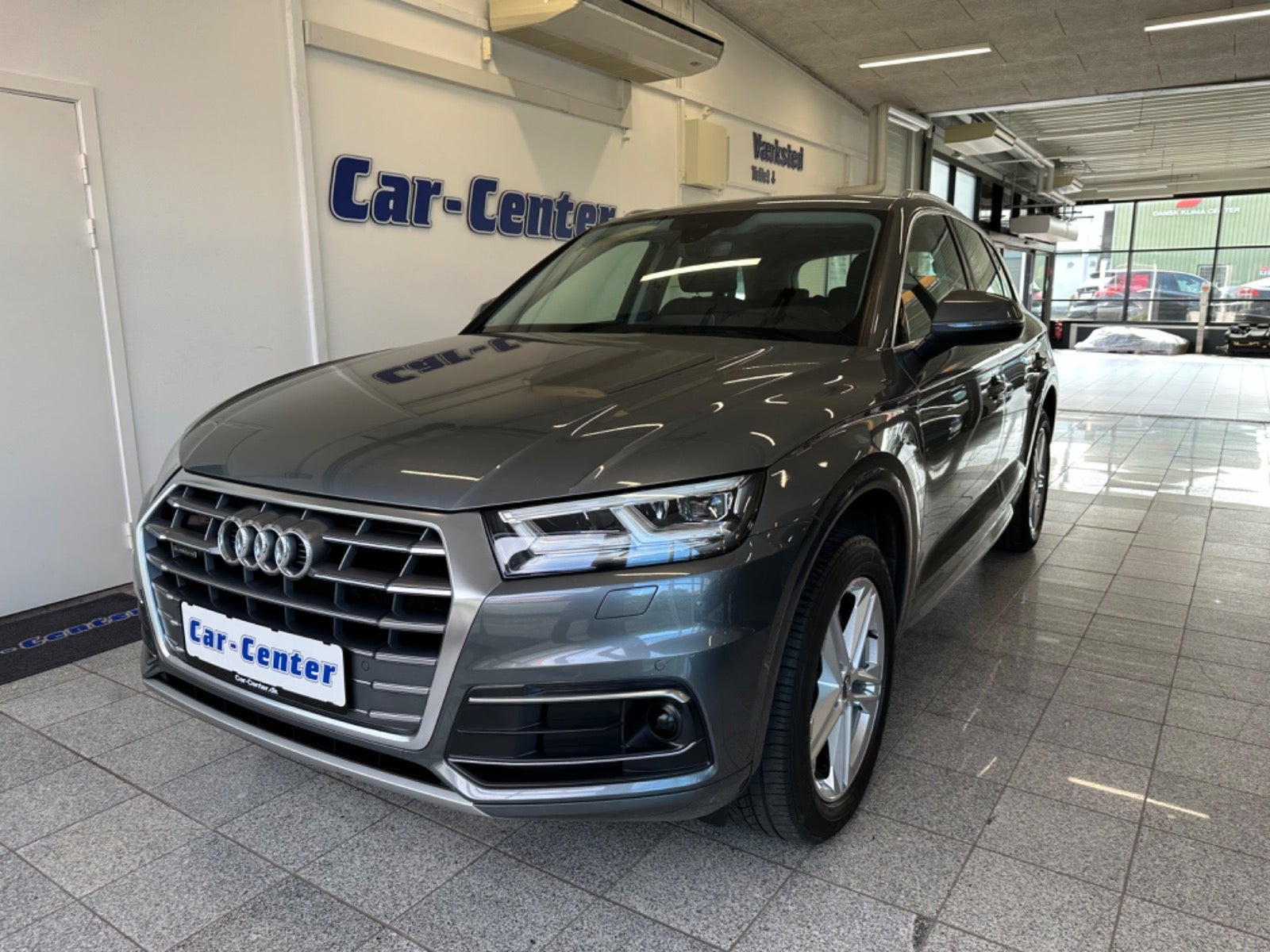 Audi Q5 40 TDi quattro S-tr.