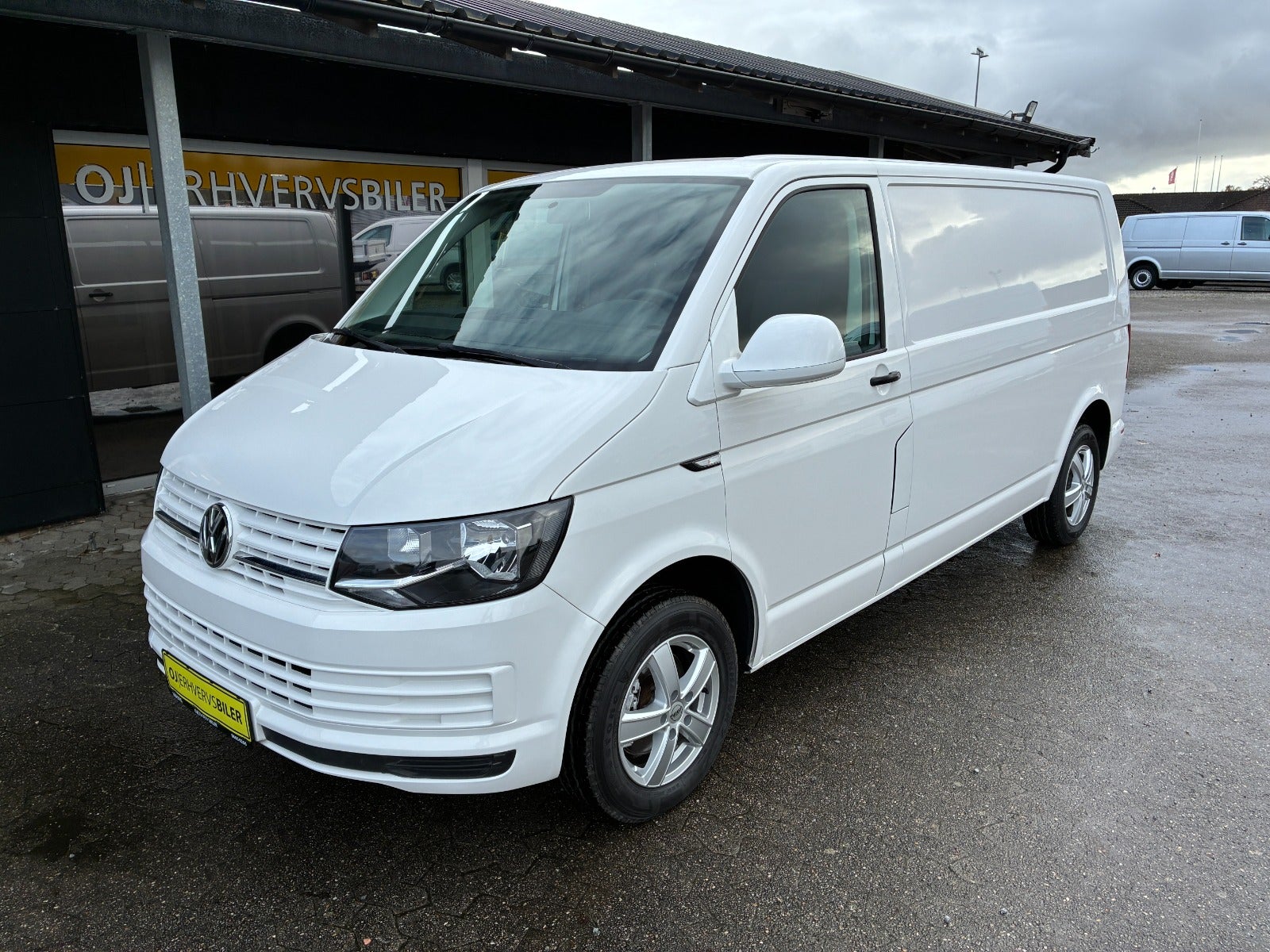 VW Transporter TDi 102 Kassevogn lang