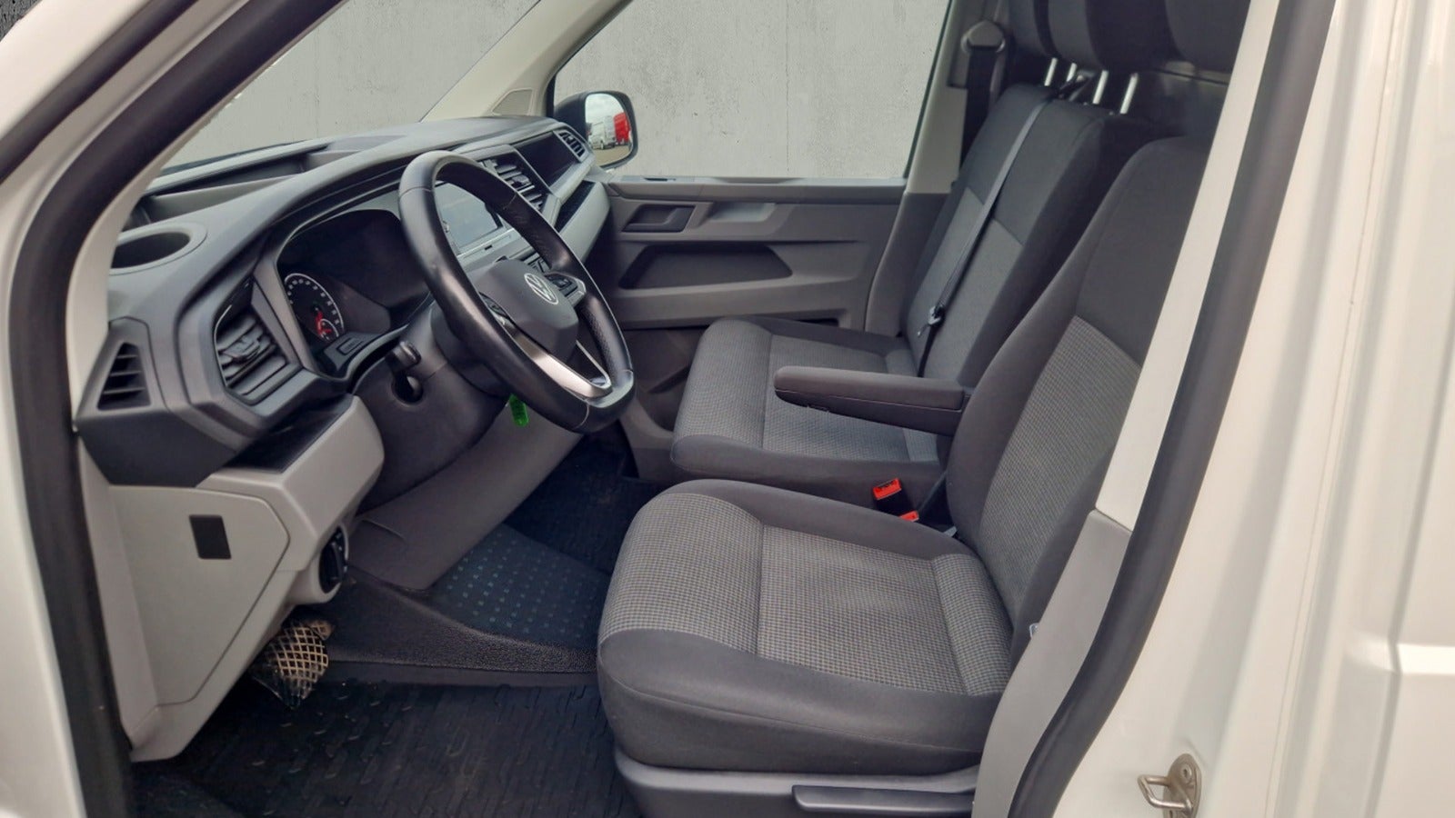 Billede af VW Transporter 2,0 TDi 150 Kassevogn DSG lang