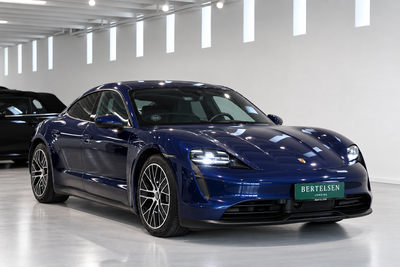 Porsche Taycan   4d