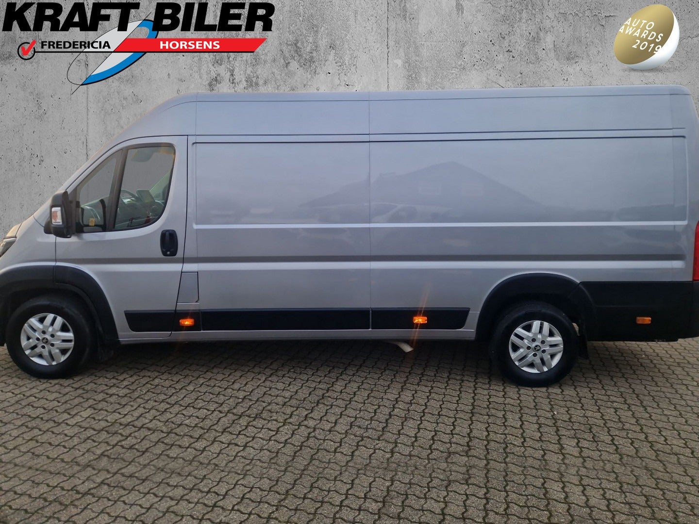 Billede af Peugeot Boxer 335 2,2 BlueHDi 165 L4H2 Ultimate