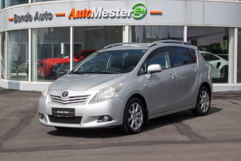Toyota Sportsvan D-4D T2
