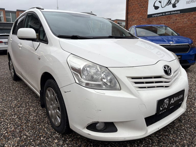 Toyota Sportsvan D-4D T2