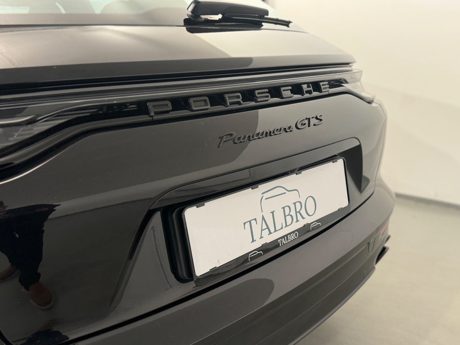 Porsche – Panamera GTS