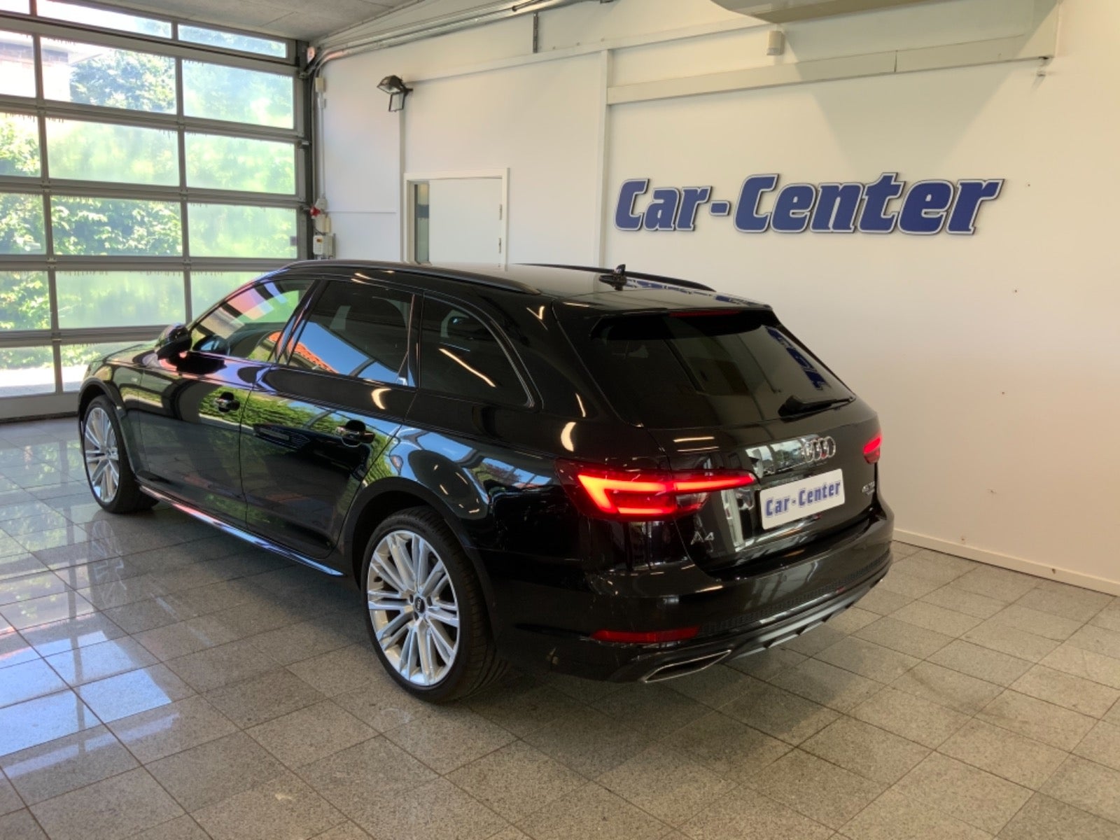 Billede af Audi A4 40 TDi S-line Avant quattro S-tr.