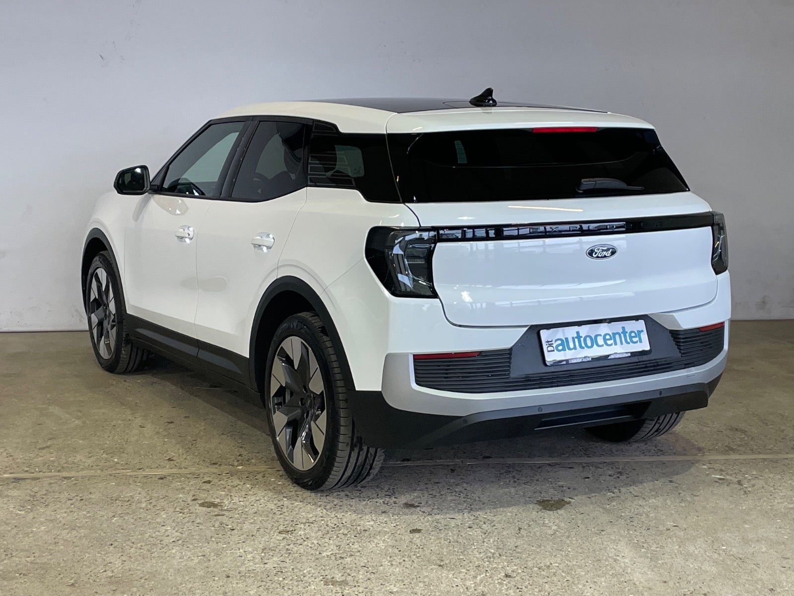 Ford Explorer Premium Extended Range AWD