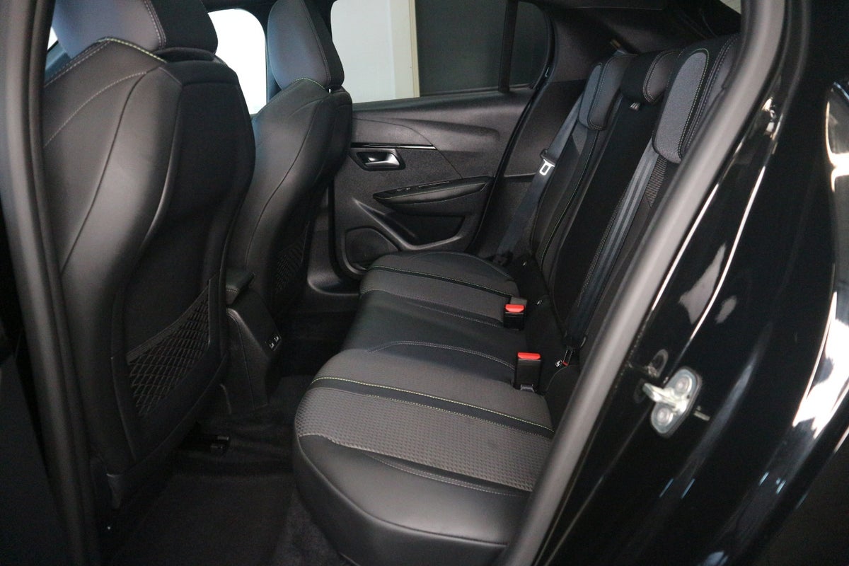 Peugeot e-208 GT