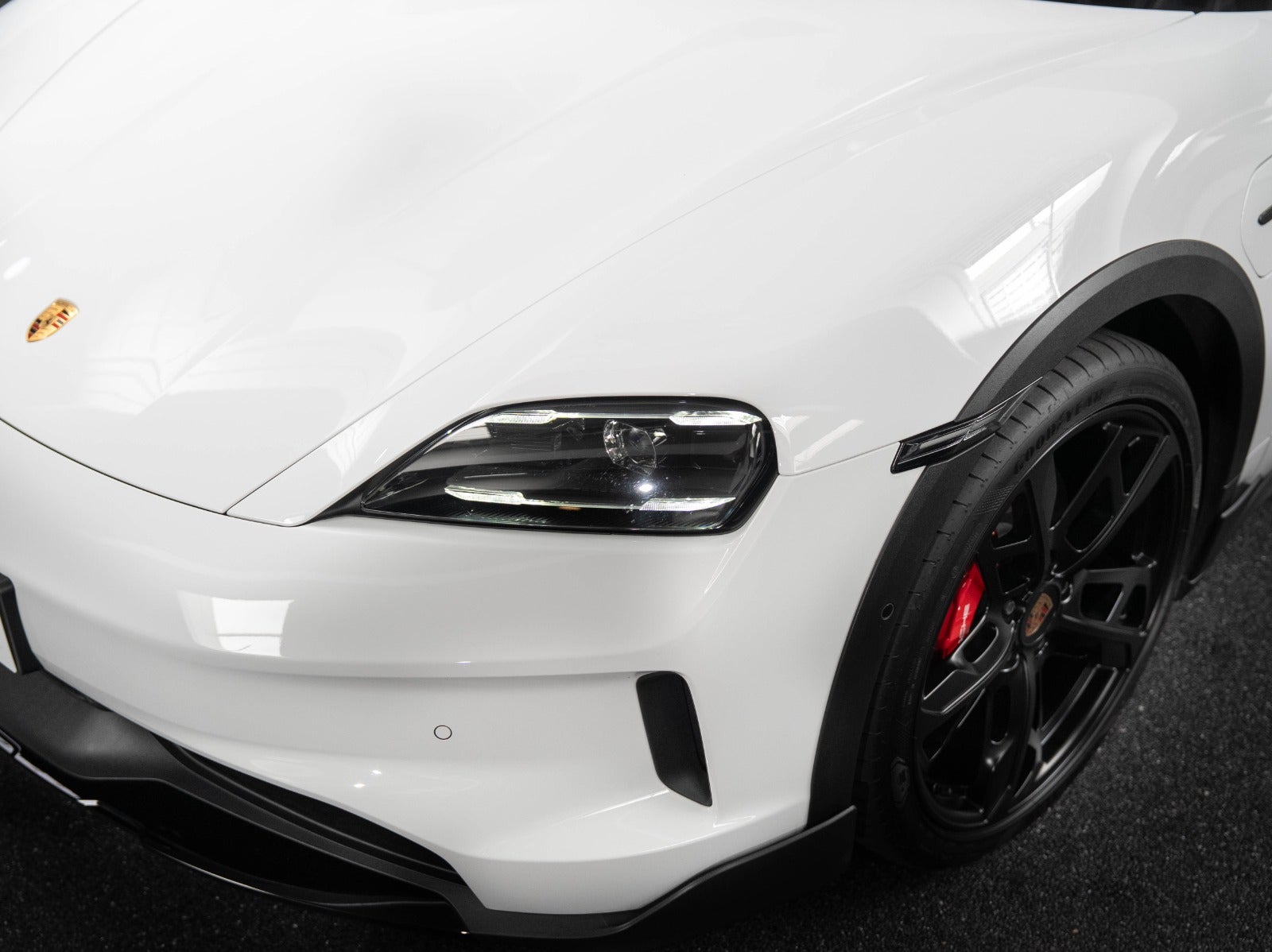 Gallery image 6 of 18