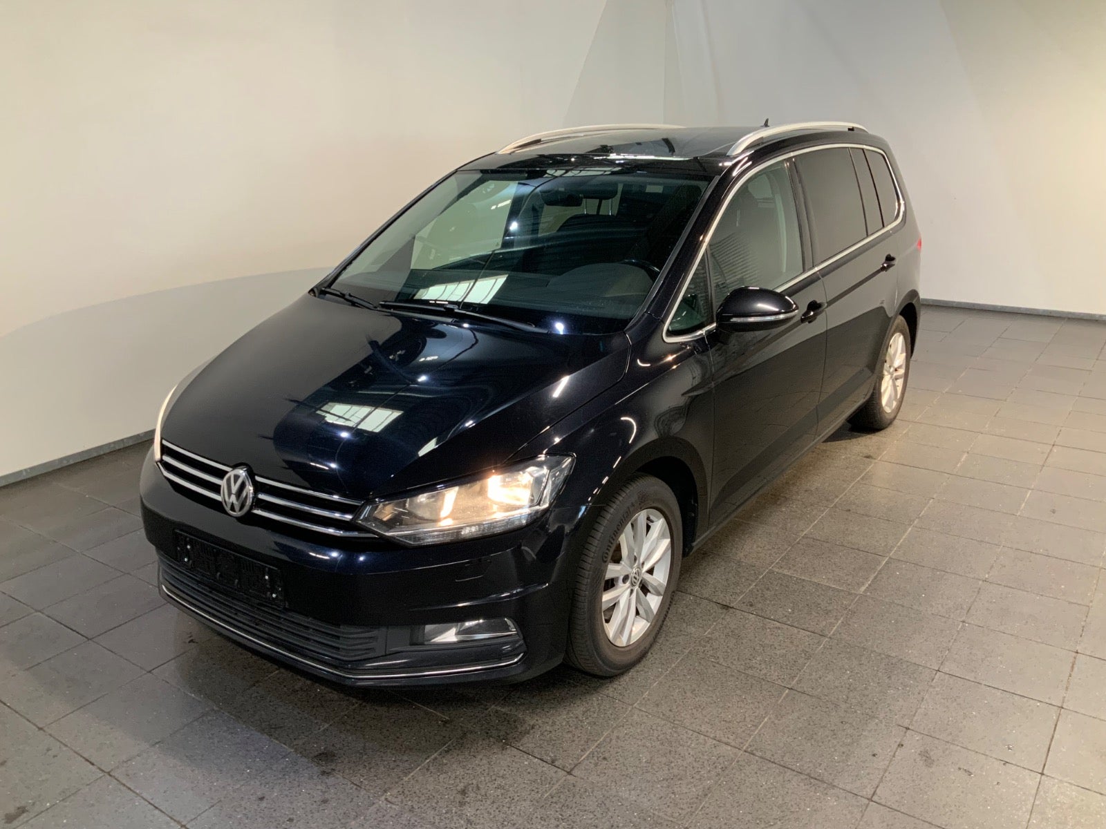 VW Touran (1/8)
