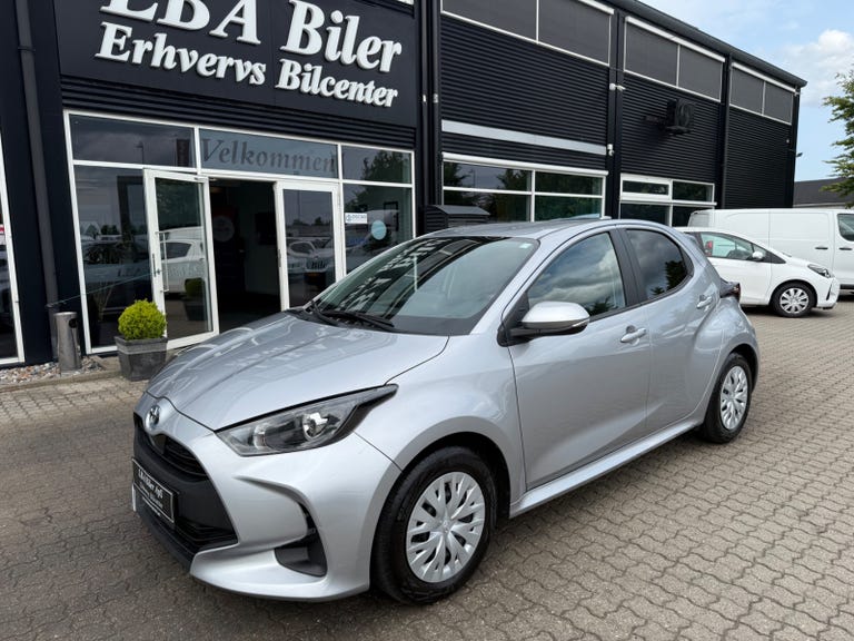 Toyota Yaris Hybrid Active Tech Design e-CVT Van
