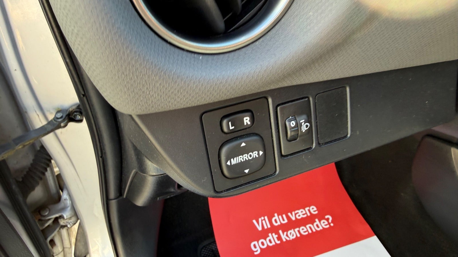 Toyota Yaris Hybrid H1 e-CVT