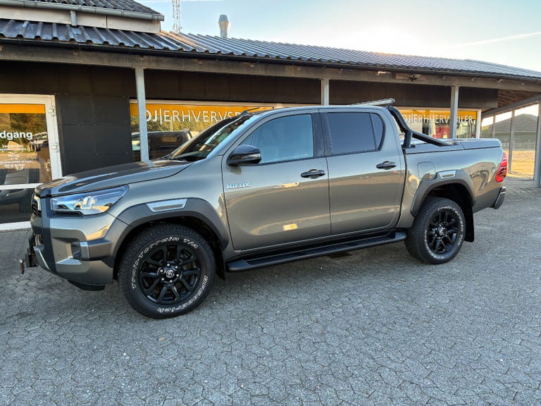 Toyota HiLux D T4 Invincible Db.Kab aut.