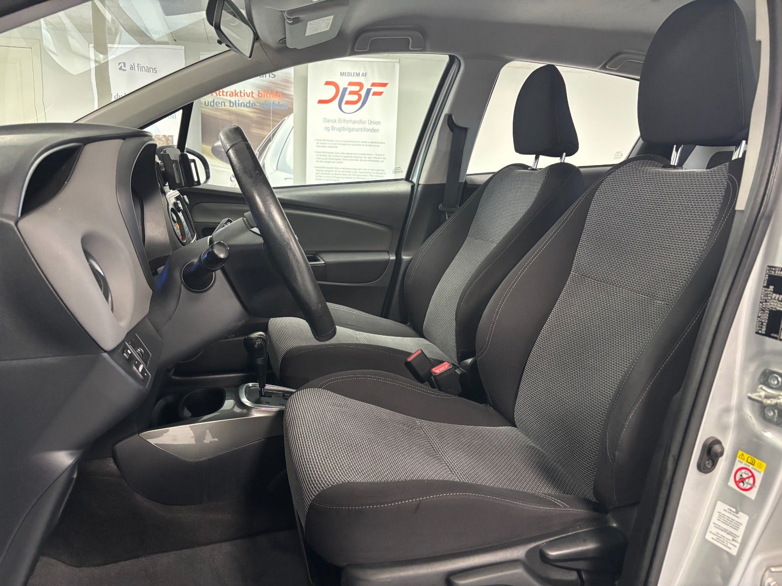 Toyota Yaris Hybrid H2 e-CVT