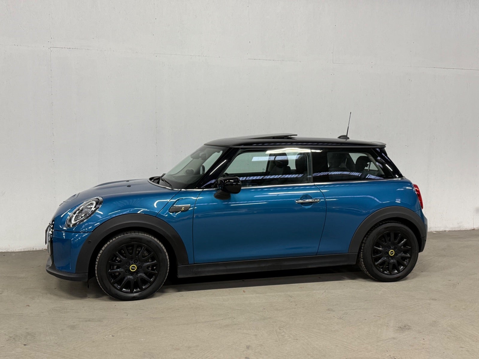 MINI Cooper SE  A