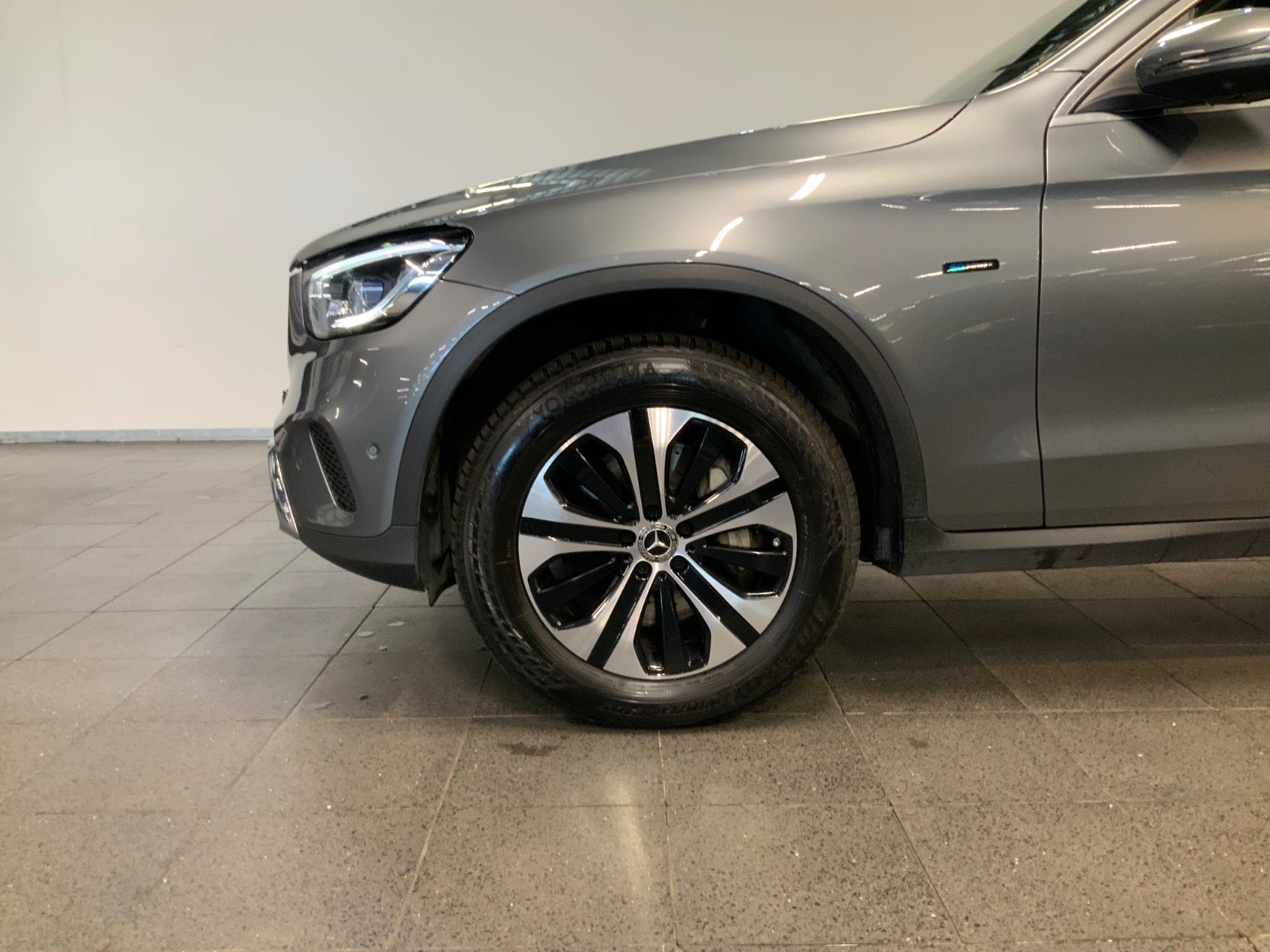 Mercedes-Benz GLC 300 e (4/8)