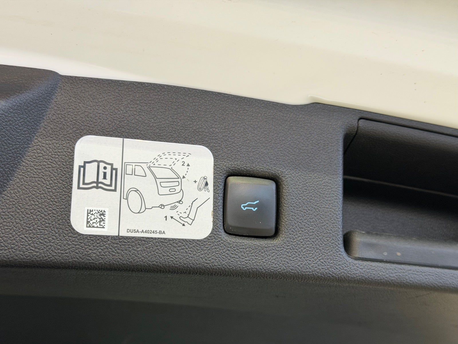 Ford Kuga PHEV ST-Line CVT Van