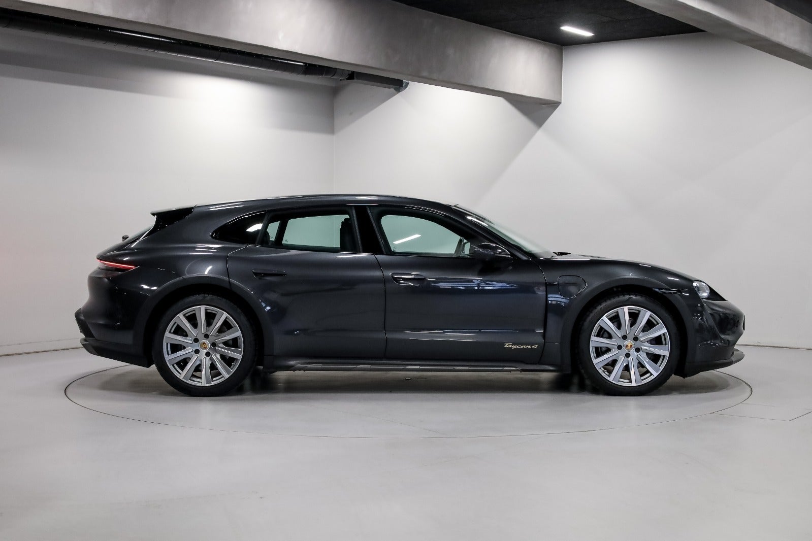 Porsche Taycan 4 Performance+ Cross Turismo