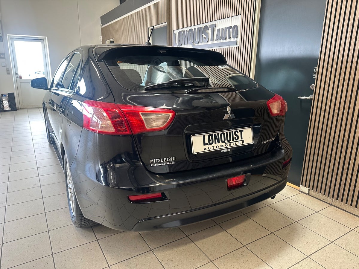 Mitsubishi Lancer Invite SportBack
