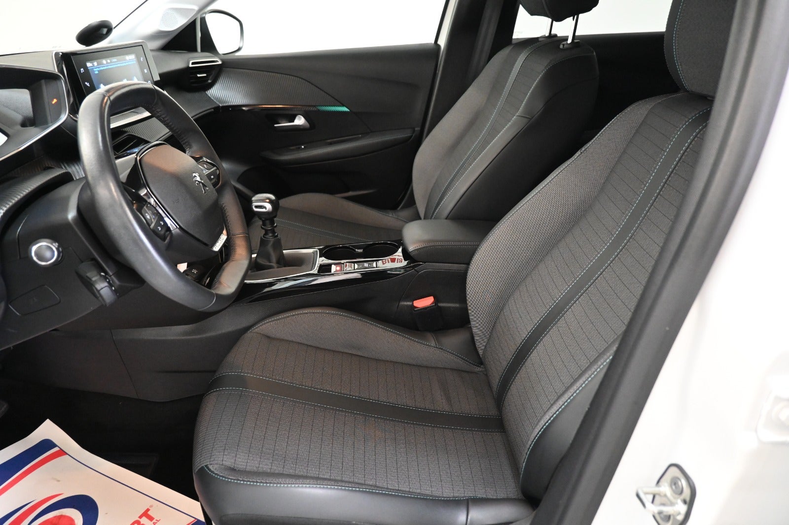 Peugeot 208 PureTech 100 Selection Tech