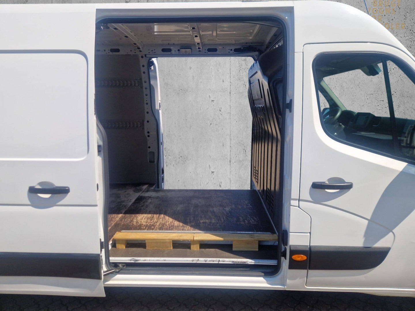 Billede af Renault Master IV T35 2,3 dCi 145 L4H2 Kassevogn RWD