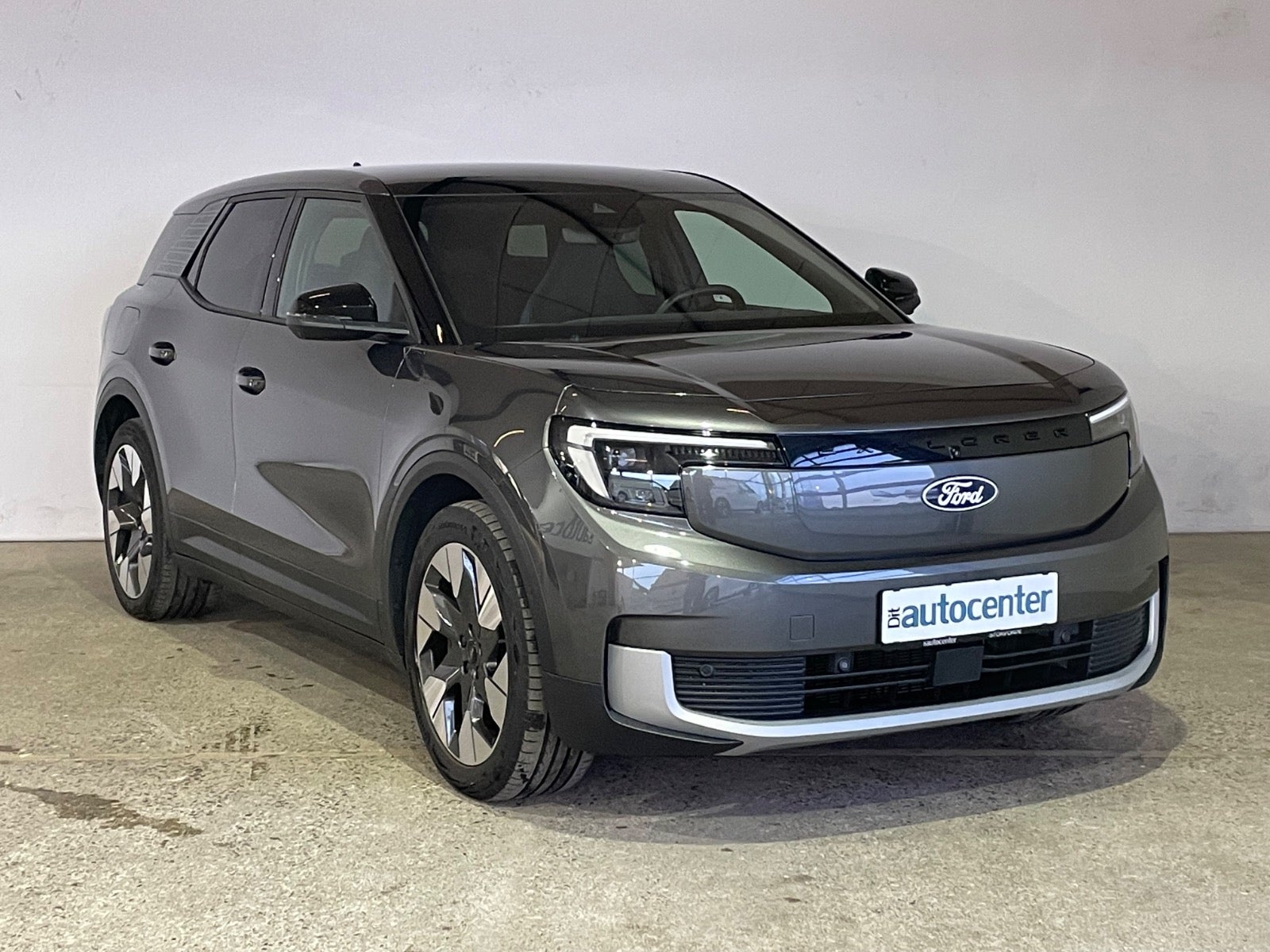 Ford Explorer Premium Extended Range