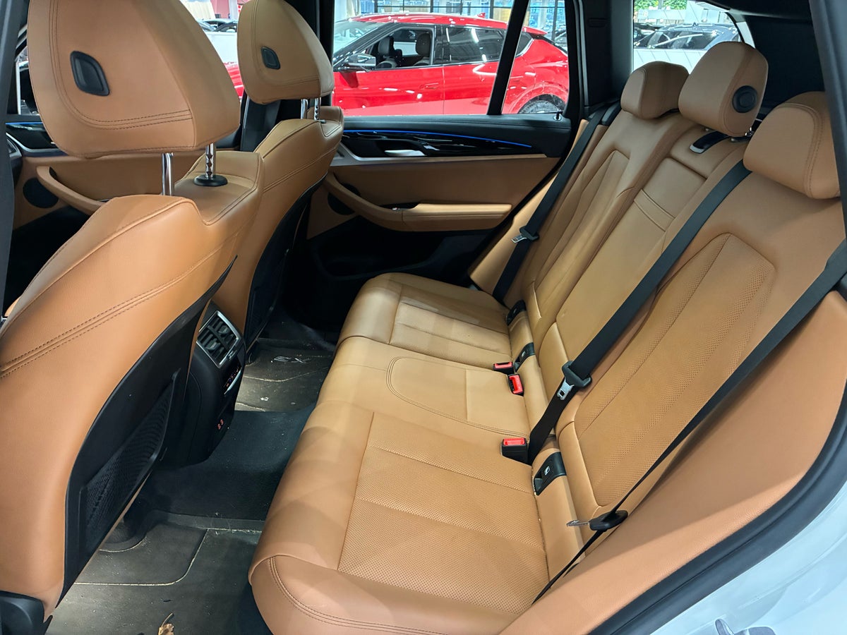 BMW iX3 Charged M-Sport billede 6