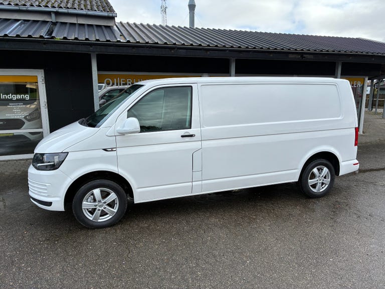VW Transporter TDi 102 Kassevogn lang