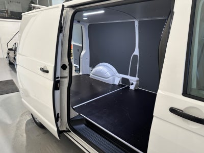 VW Transporter TDi 110 Kassevogn lang