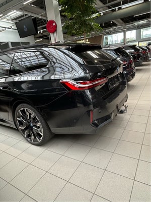 BMW i5 eDrive40 Touring Fully Charged M-Sport billede 3