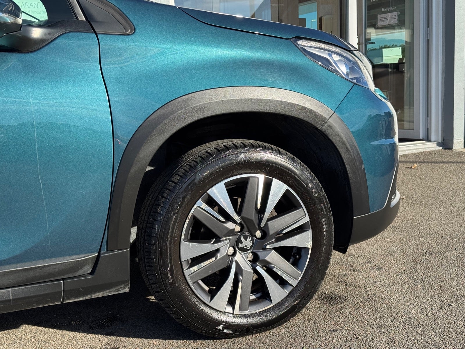 Billede af Peugeot 2008 1,6 BlueHDi 100 Allure Sky