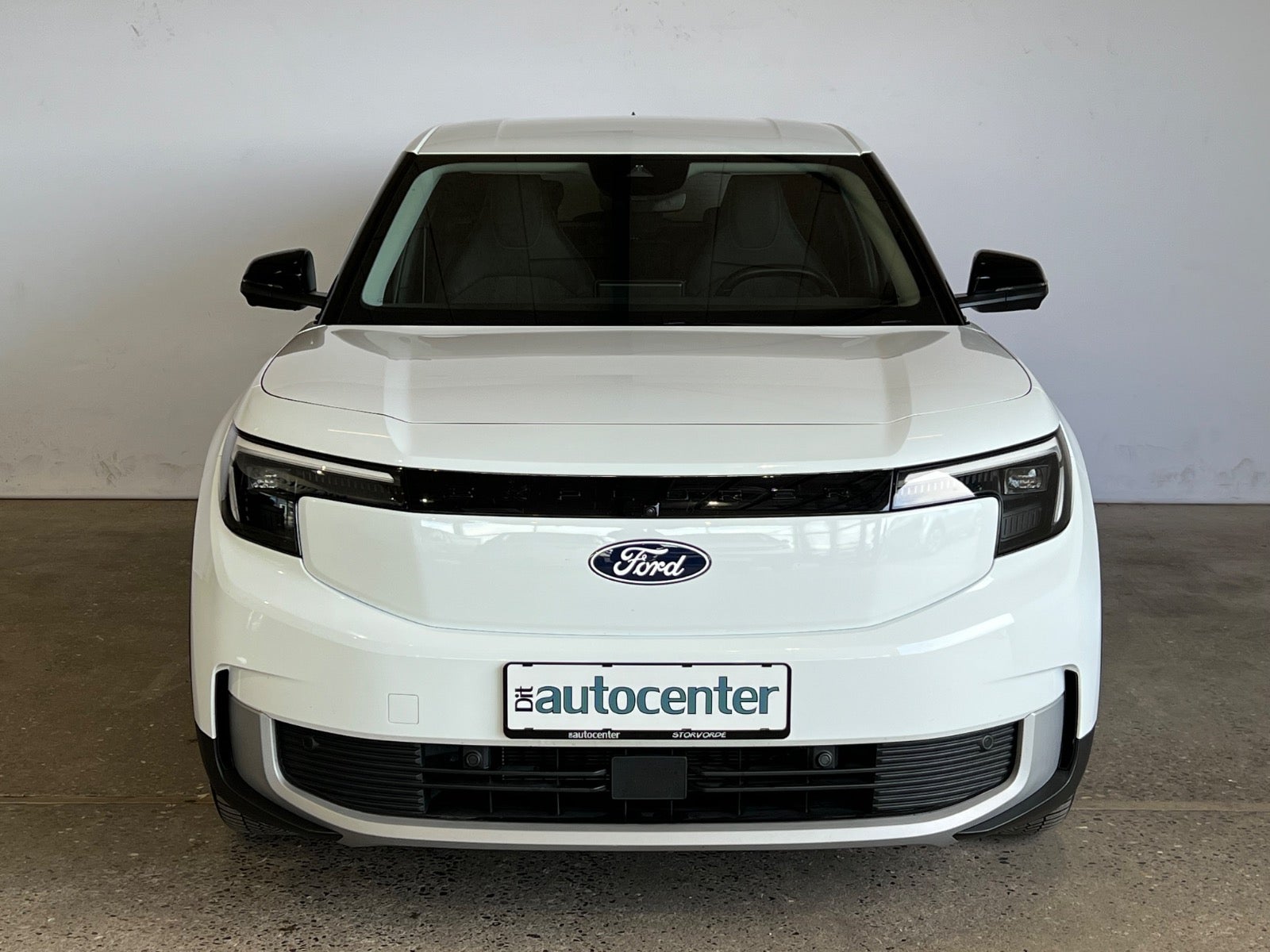 Ford Explorer Select Extended Range