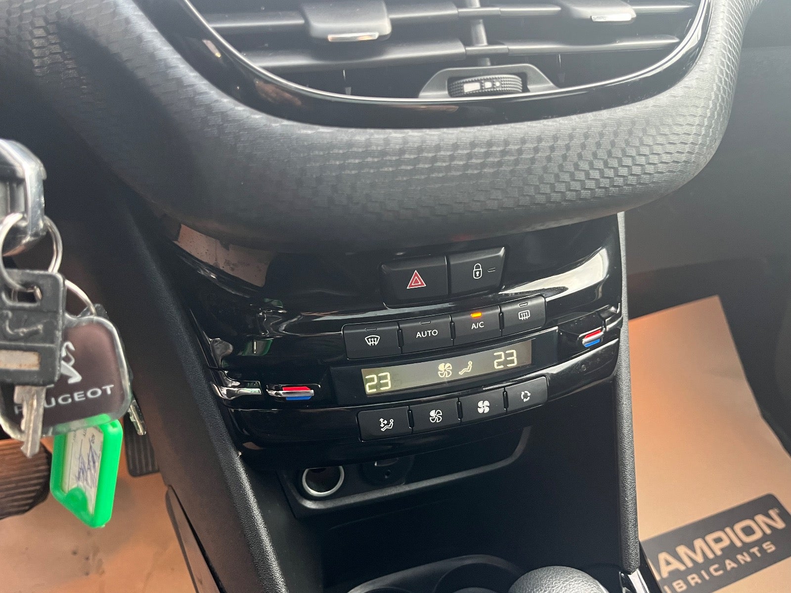 Billede af Peugeot 2008 1,2 e-THP 110 Allure Sky EAT6