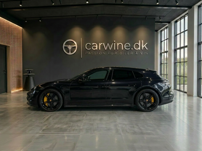 Porsche Taycan Turbo S  Performance+  4d