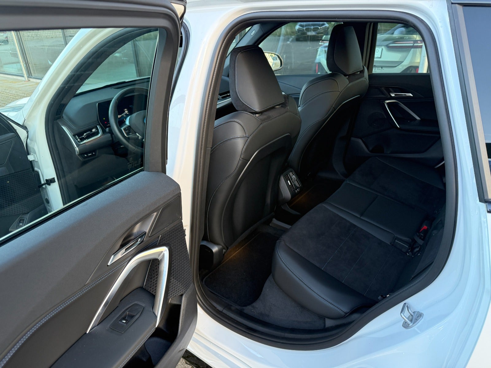 BMW iX1 eDrive20 M-Sport Premium 5d - 15