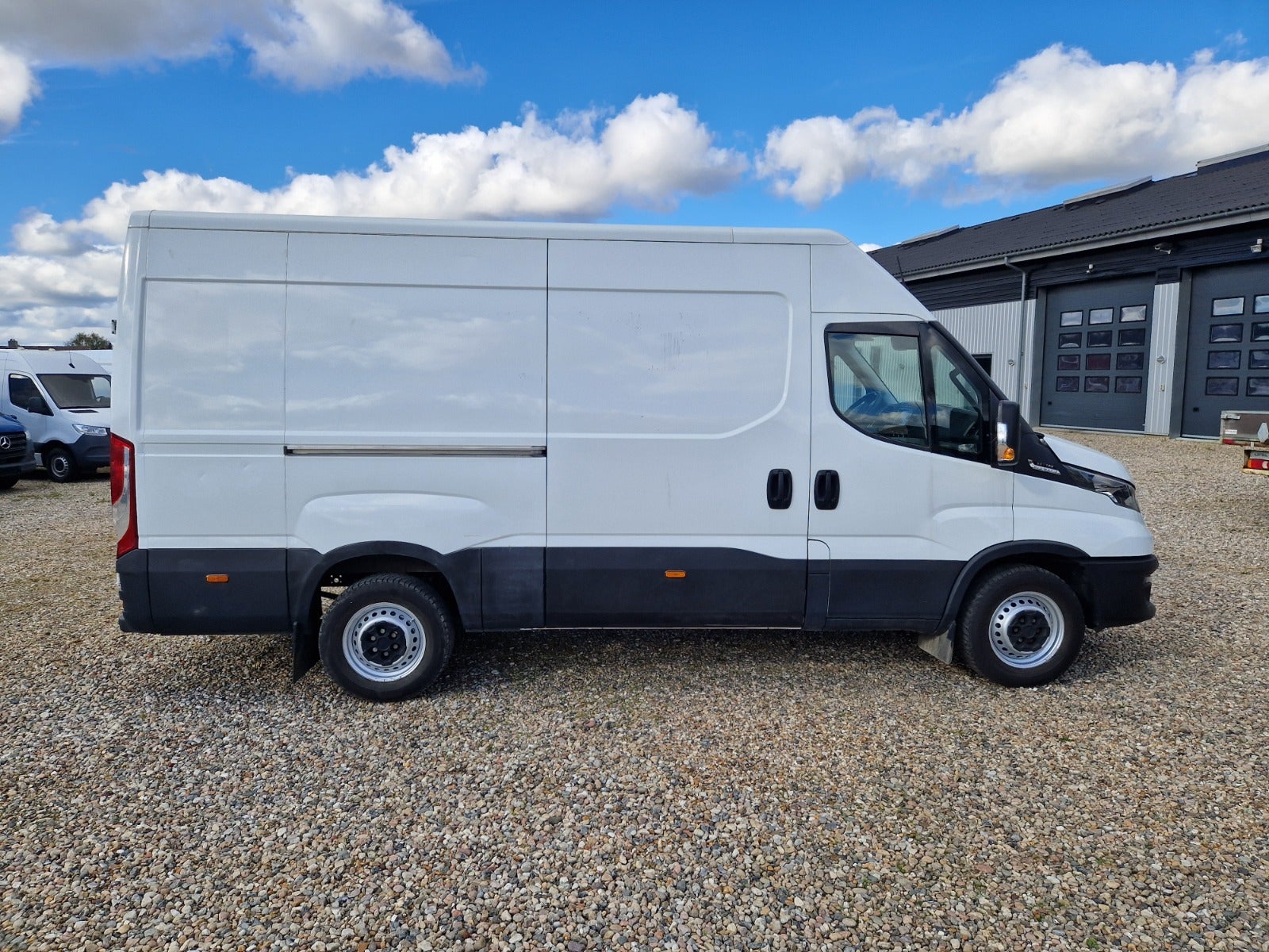 Billede af Iveco Daily 3,0 35S18 12m³ Van AG8