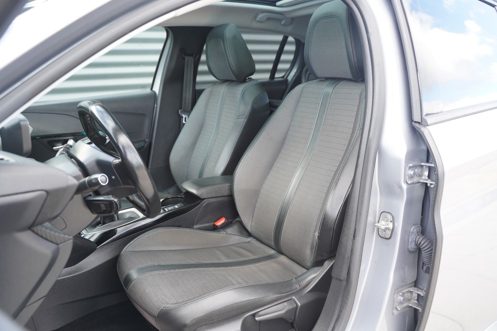 Billede af Peugeot 208 1,5 BlueHDi 100 Allue Sky Van