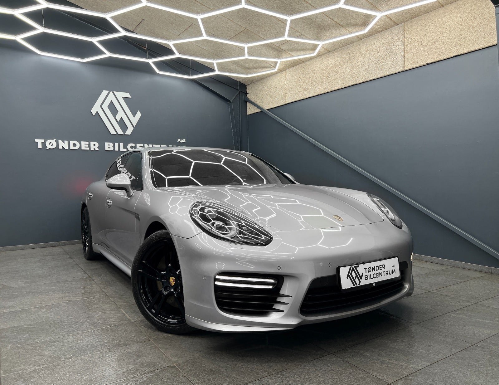 Porsche Panamera GTS 2014
